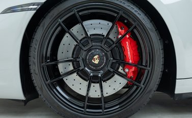 Porsche 911 Carrera GTS (992) 21