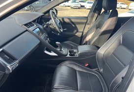 Jaguar E-Pace R-DYNAMIC SE 27