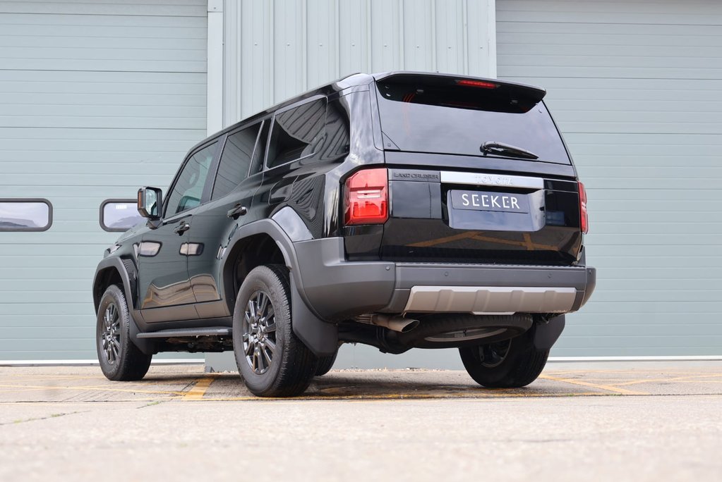 Toyota Land Cruiser COMMERCIAL WITH  REAR SEATS AND PRIVACY  6