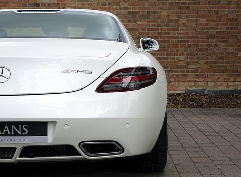 Mercedes-Benz SLS AMG 8