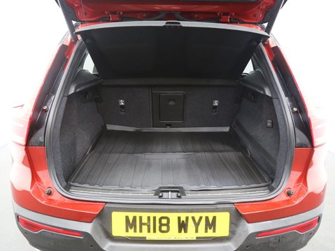 Volvo XC40 2.0 D4 First Edition Auto AWD Euro 6 (s/s) 5dr 26