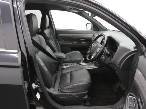 Mitsubishi Outlander 2.4h TwinMotor 13.8kWh 4h CVT 4WD Euro 6 (s/s) 5dr 21