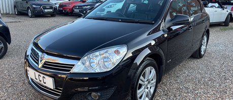 Vauxhall Astra ELITE.. AUTOMATIC.. 16 SERVICES.. 13 MAIN DEALER.. LOOK ONLY 30K MILES..  1