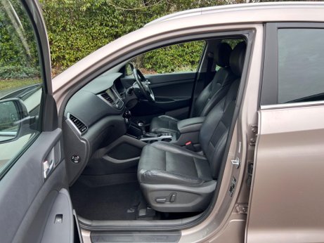 Hyundai TUCSON 2.0 CRDi Premium Auto 4WD Euro 6 5dr 25
