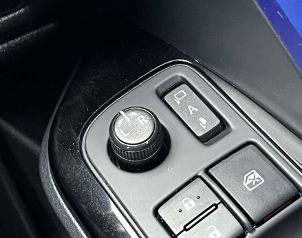 Toyota C-HR 1.8 C-HR-Dynamic HEV CVT 5dr 63