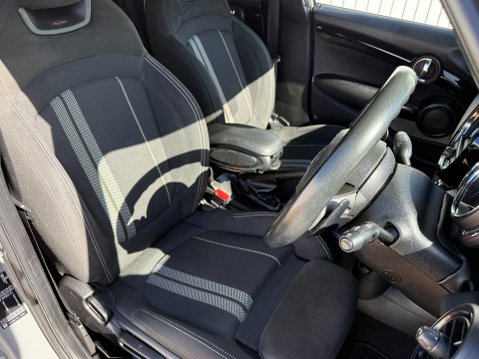 Mini Hatch COOPER S SPORT AUTO 19