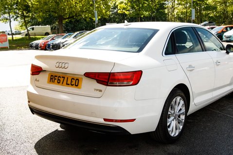 Audi A4 TFSI SE 8