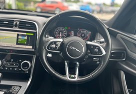Jaguar XE R-DYNAMIC SE AUTO 34