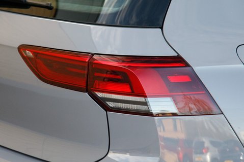 Volkswagen Golf LIFE TSI 9