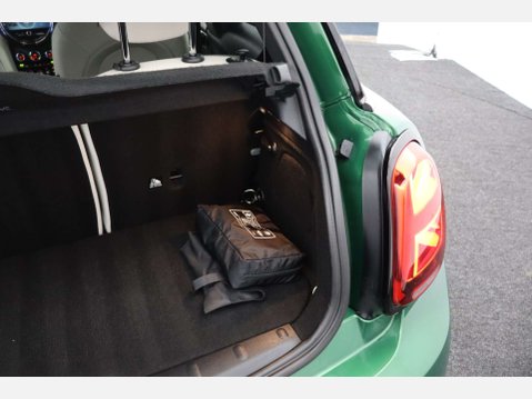 Mini Hatch 1.5 Cooper Exclusive Auto 3dr 21