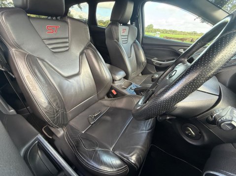 Ford Focus 2.0T EcoBoost ST-3 Euro 5 (s/s) 5dr 24