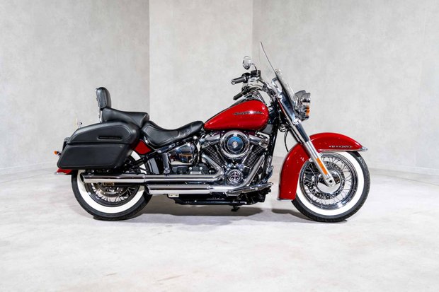 Harley-Davidson Softail Deluxe 1745. VAT Q. ONE OWNER. IMMACULATE EXAMPLE. TWO-TONE PAINT. 1