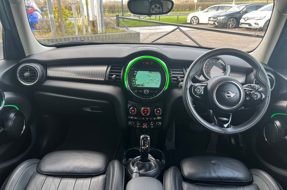 Mini Hatch COOPER EXCLUSIVE 5 DOOR AUTOMATIC 37