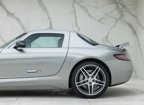 Mercedes-Benz SLS AMG 28
