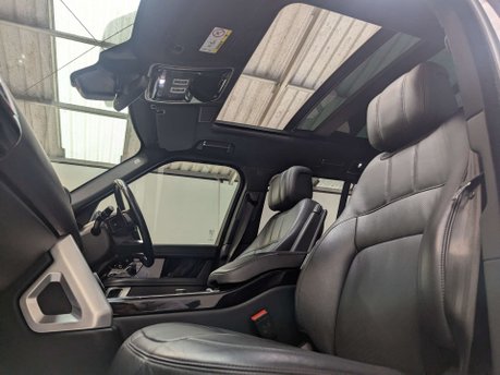 Land Rover Range Rover 3.0 Range Rover Vogue D MHEV Auto 4WD 5dr 37