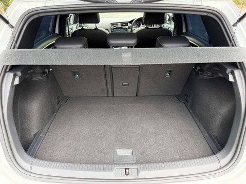 Volkswagen Golf 2.0 Golf R TSi 4Motion Semi-Auto 4WD 5dr 37