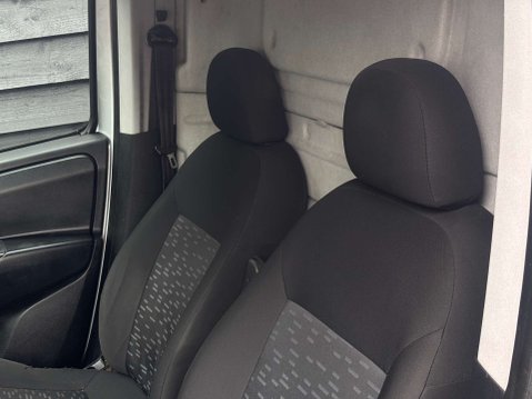 Vauxhall Combo 1.2 Combo 2300 Sport CDTi ecoFLEX S/S 15