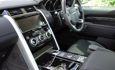 Land Rover Discovery SDV6 HSE Luxury 18