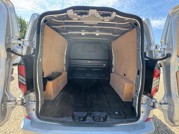 Ford Transit Custom Crew Cab LWB L2H1 Low Roof Limited 320 Air Con Alloys EURO 6 10