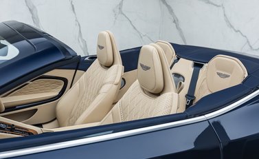 Aston Martin DB12 Volante 22