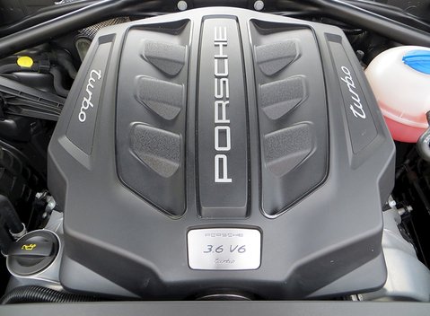 Porsche Macan Turbo 24