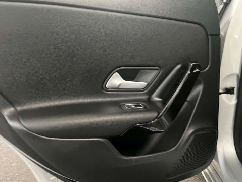 Mercedes-Benz A Class 1.3 A 180 SE Auto 5dr 32