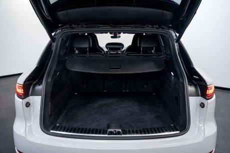 Porsche Cayenne 4.0T V8 GPF Turbo SUV 5dr Petrol TiptronicS 4WD Euro 6 (s/s) (550 ps) 18