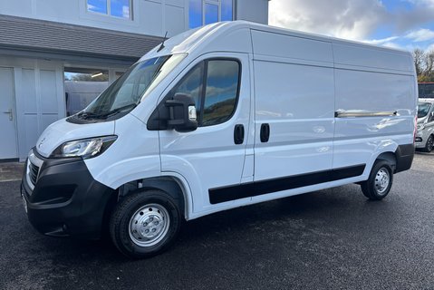 Peugeot Boxer BlueHdi 335 L3H2 Professional Premium Plus Panel Van 1
