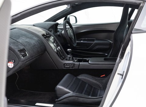 Aston Martin Vantage GT8 12