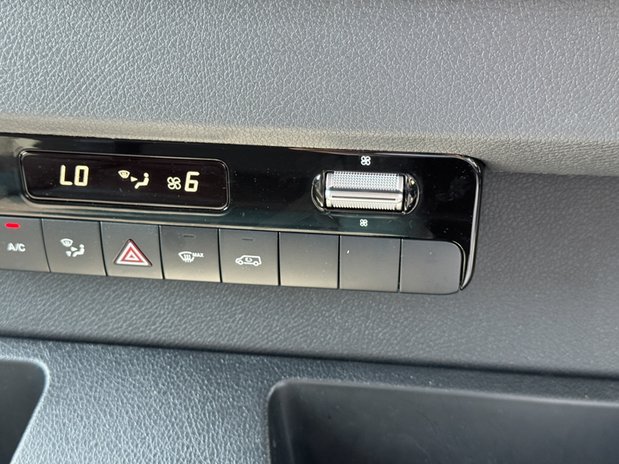 Mercedes-Benz Sprinter AUTO MWB L2H2 High Roof 315 Pro Air Con Camera EURO 6 38