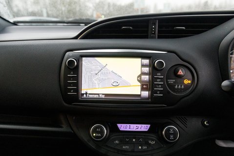 Toyota Yaris VVT-I BI-TONE 28