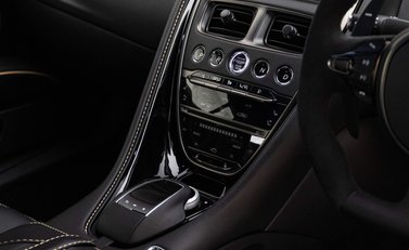 Aston Martin DBS Superleggera 16