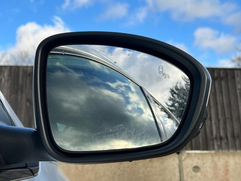 Renault Megane ICONIC E-TECH 17