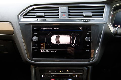 Volkswagen Tiguan Allspace LIFE TSI DSG 26