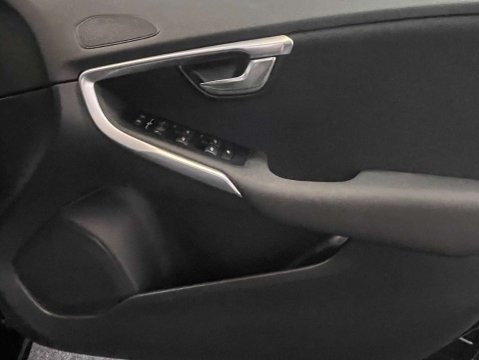 Volvo V40 1.5 V40 Momentum Nav+ T2 Auto 5dr 10