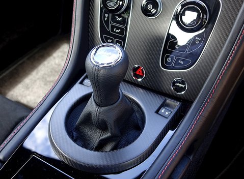 Aston Martin Vantage GT8 6