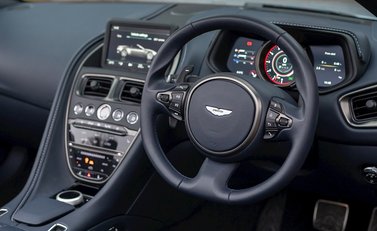 Aston Martin DB11 Volante 13
