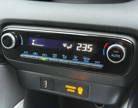 Toyota Yaris 1.5 Yaris Design HEV CVT 5dr 23