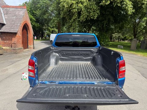 Mitsubishi L200 2.4 L200 Barbarian DI-D Auto 4WD 16