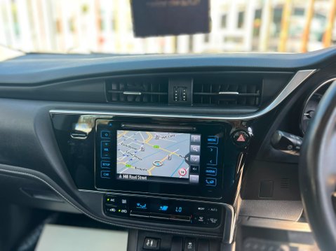 Toyota Auris VVT-I ICON TECH TOURING SPORTS 41