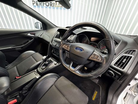 Ford Focus 2.3T EcoBoost RS Hatchback 5dr Petrol Manual AWD Euro 6 (s/s) (350 ps) 36