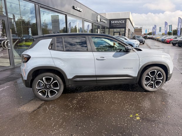 Jeep Avenger SUMMIT 8