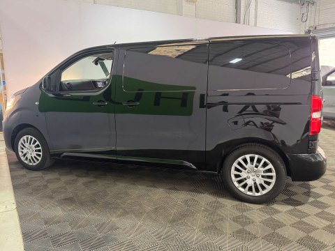 Vauxhall Vivaro 1.5 Vivaro F2700 Professional S/S 4