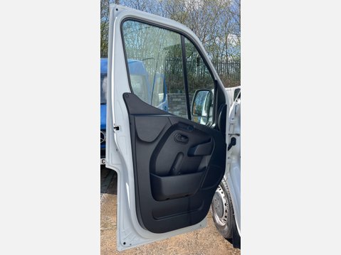Renault Master 2.3 dCi 35 Business FWD LWB Medium Roof Euro 6 4dr 35