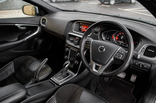 Volvo V40 T2 R-DESIGN NAV PLUS