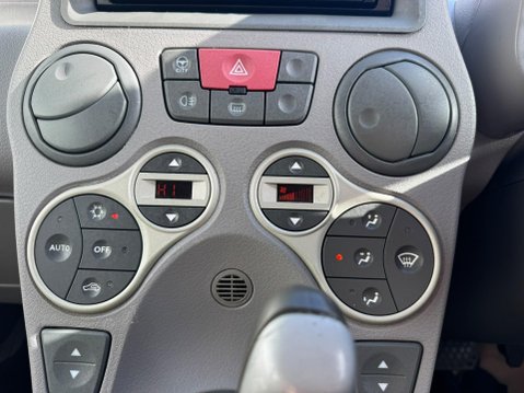 Fiat Panda 1.2 Eleganza Hatchback 5dr Petrol Dualogic (127 g/km, 60 bhp) 33