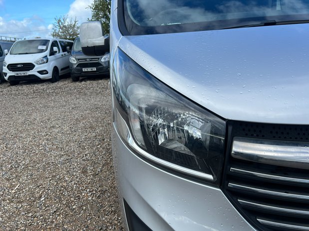 Vauxhall Vivaro SWB Low Roof Sportive 2700 Air Con Sensors Euro 6 NO VAT 22