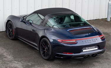 Porsche 911 Targa 4 GTS (991.2) 10