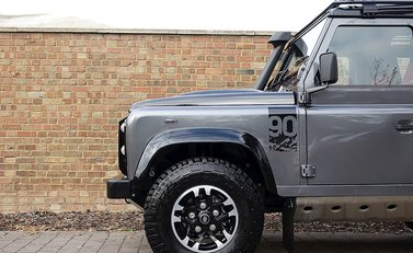 Land Rover 90 Adventure 8