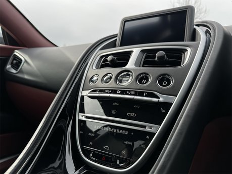 Aston Martin DB11 4.0L V8 Coupe 60